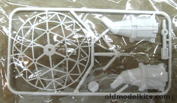 R&L 1/400 Radar Dish / Radio Telescope - Bagged plastic model kit